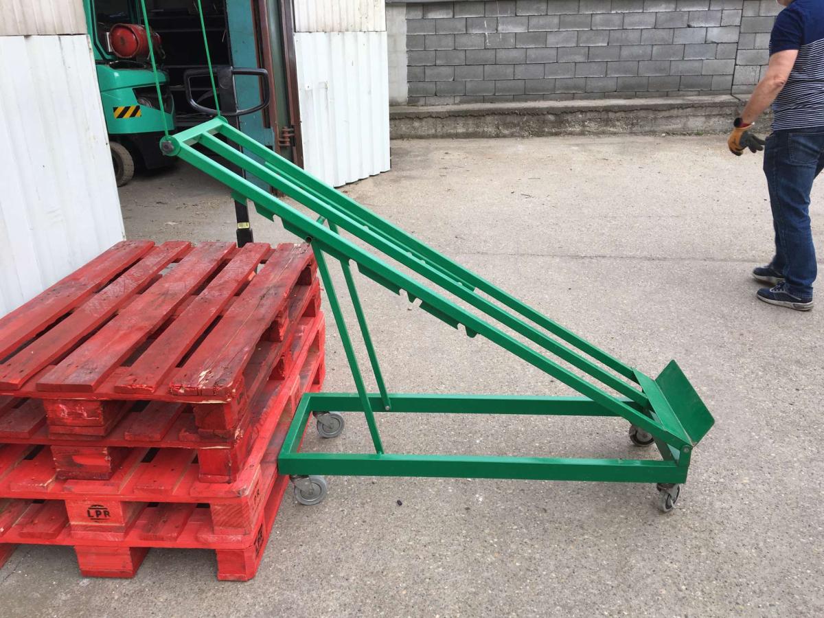 Zöldséges állvány gurulós – termékfotó jobb oldalról