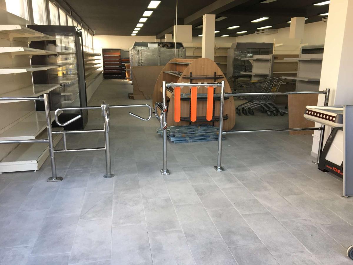 Wanzl Vevőbeengedő forgókereszt, kocsibeengedő – termékfotó jobb oldalról