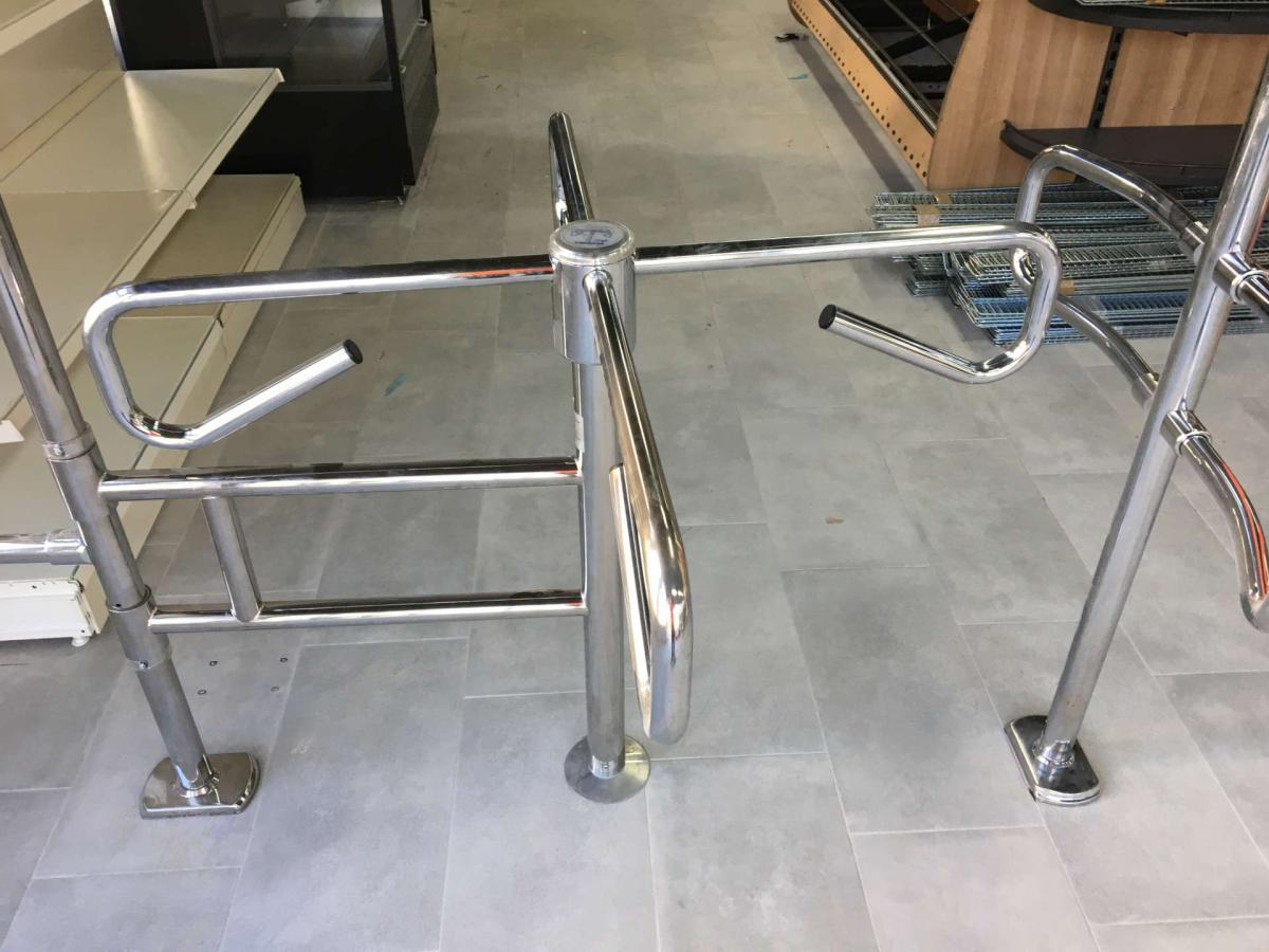 Wanzl Vevőbeengedő forgókereszt, kocsibeengedő – termékfotó bal oldalról