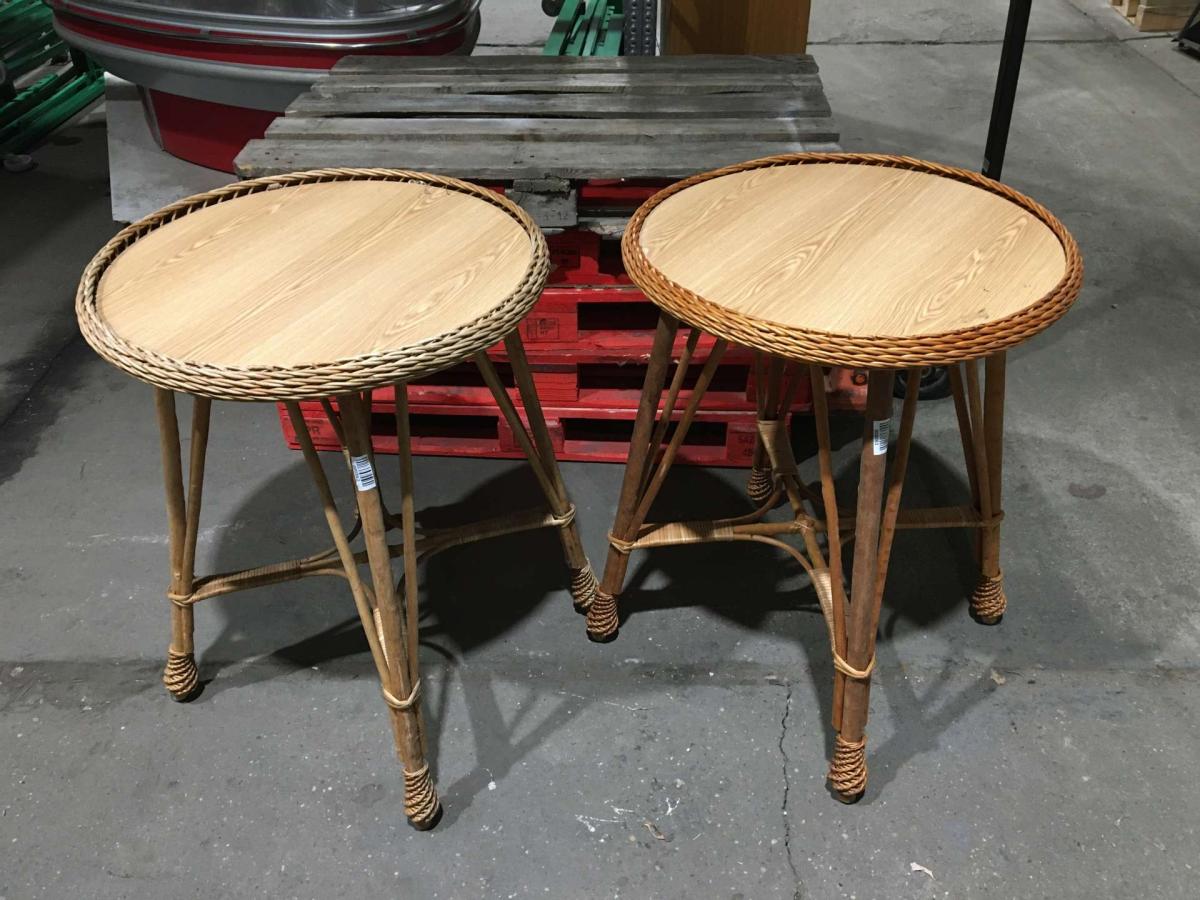 Rattan asztal – termékfotó elölnézet