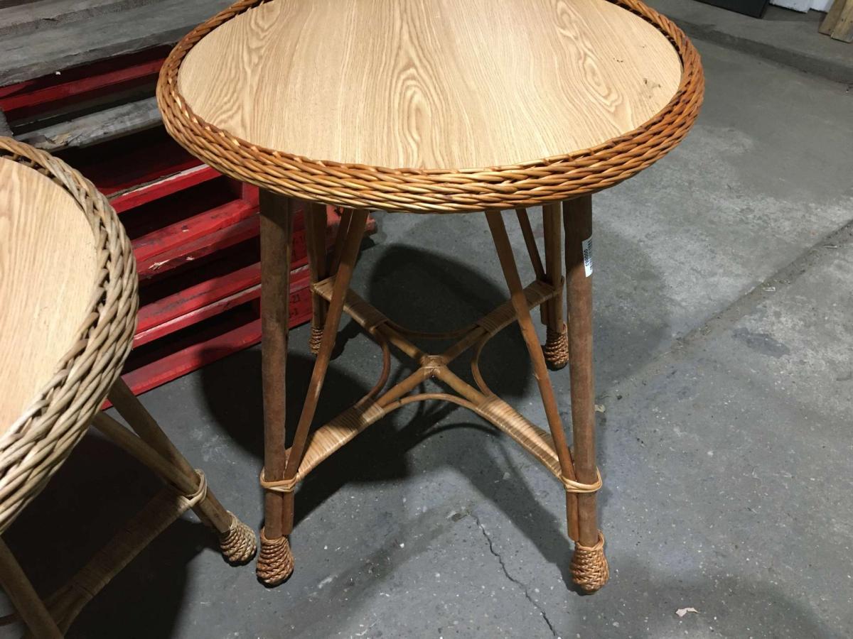 Rattan asztal – termékfotó hátulról