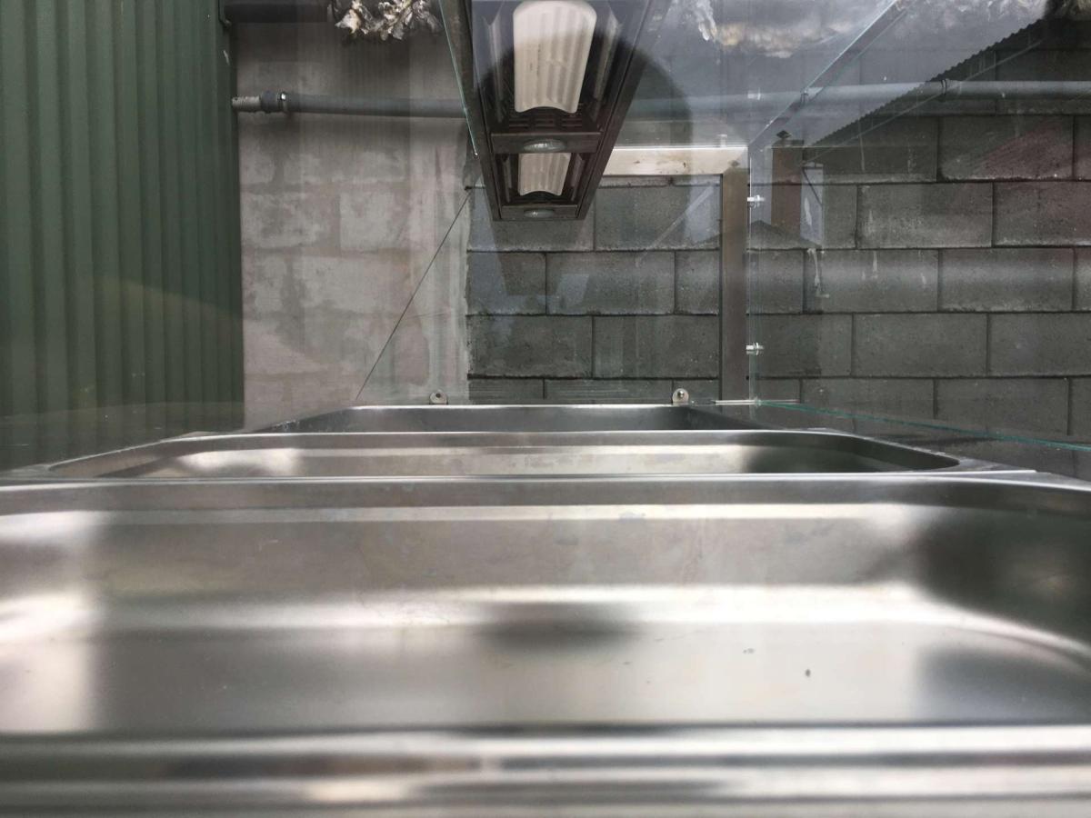 Vízfürdős melegentartó 4 * GN 1/1 – termékfotó alulnézet