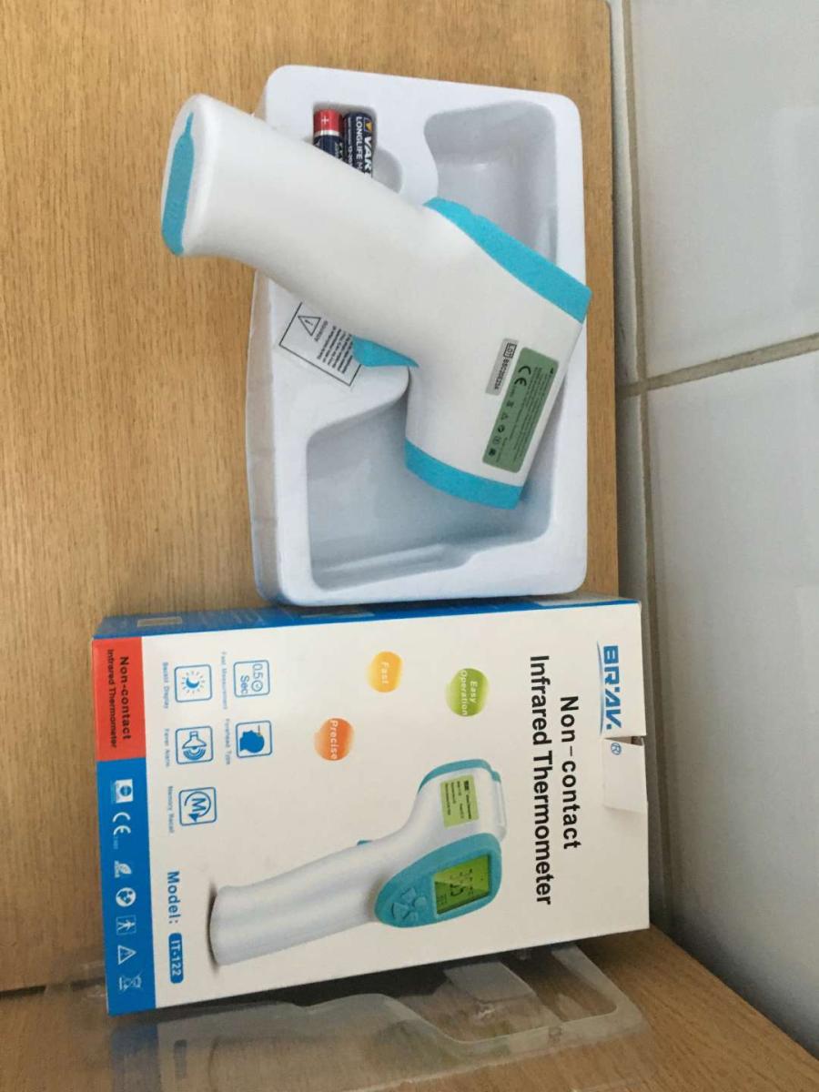 Érintés nélküli hőmérő, Brav IT-122, infravörös – termékfotó bal oldalról