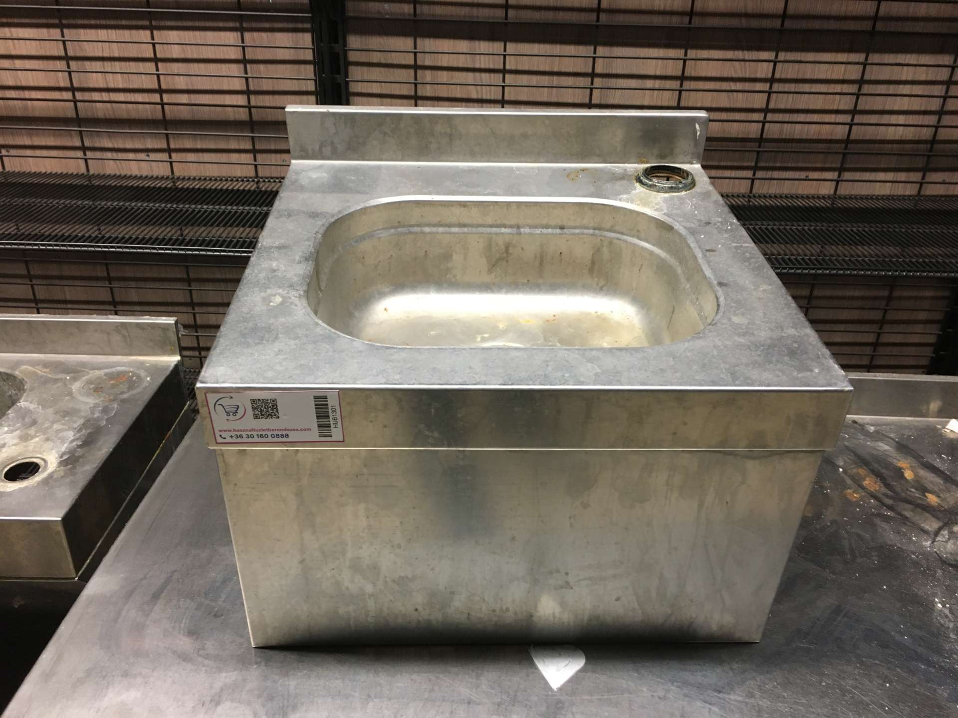 Rozsdamentes kézmosó, fali; 40*40