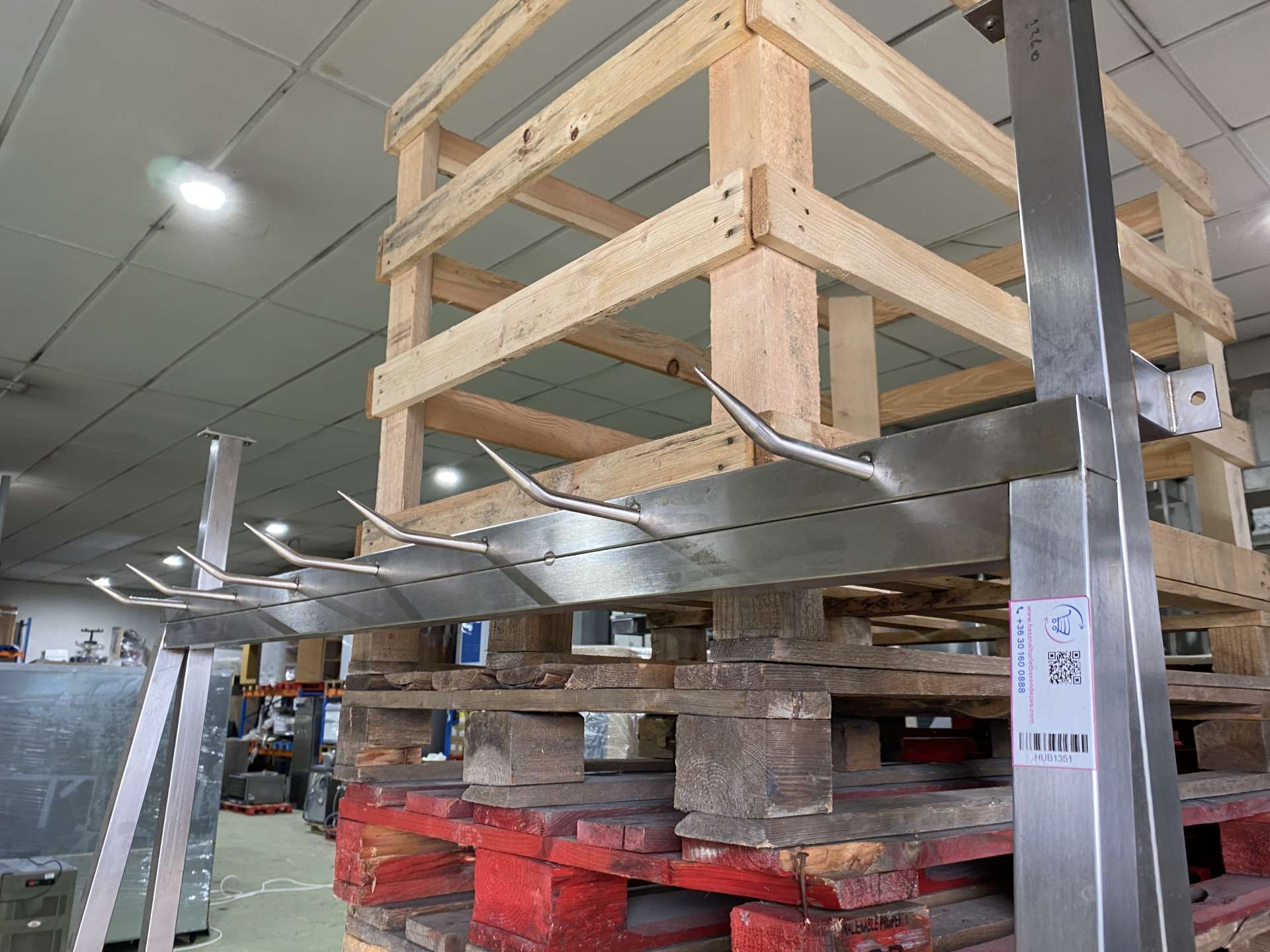 Rozsdamentes öntartó rénvas különböző mértekben