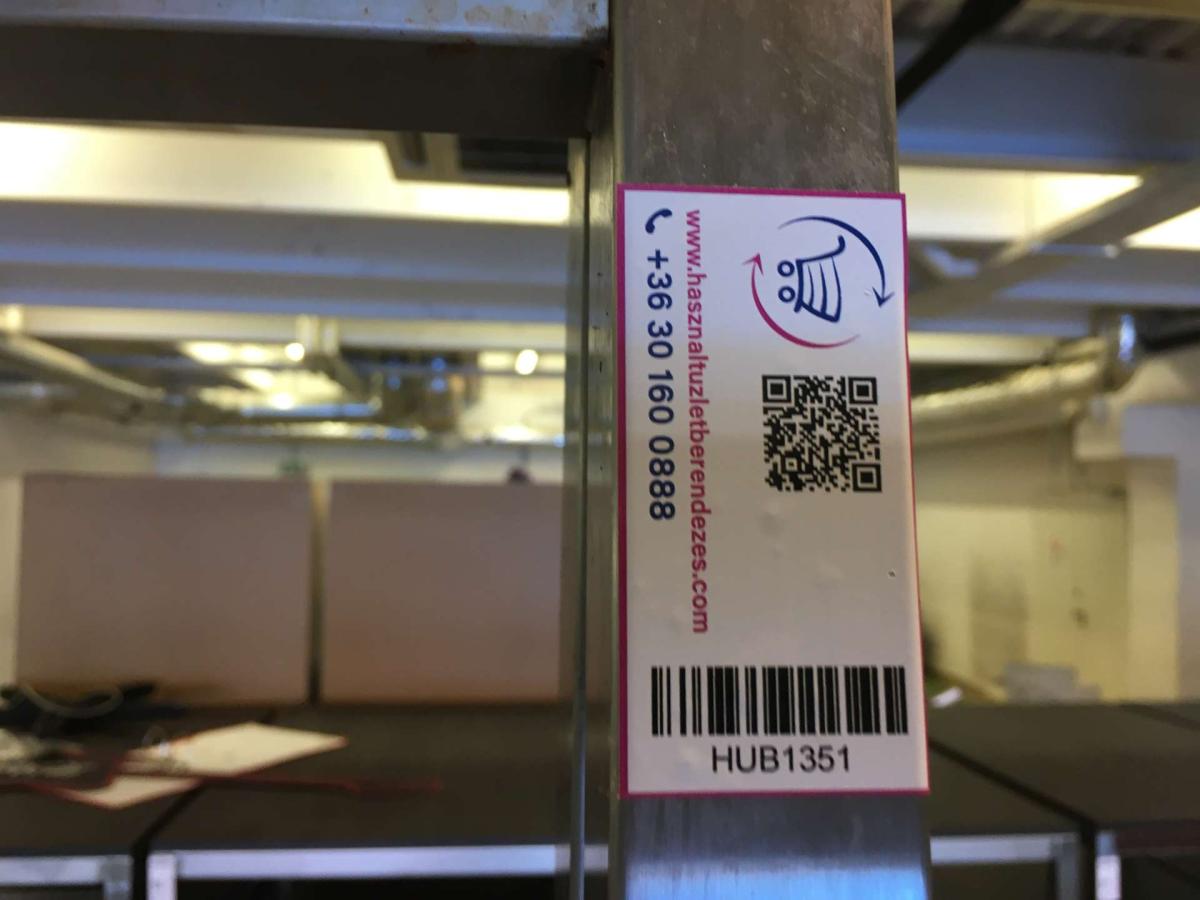 Rozsdamentes öntartó rénvas különböző mértekben – termékfotó hátulról