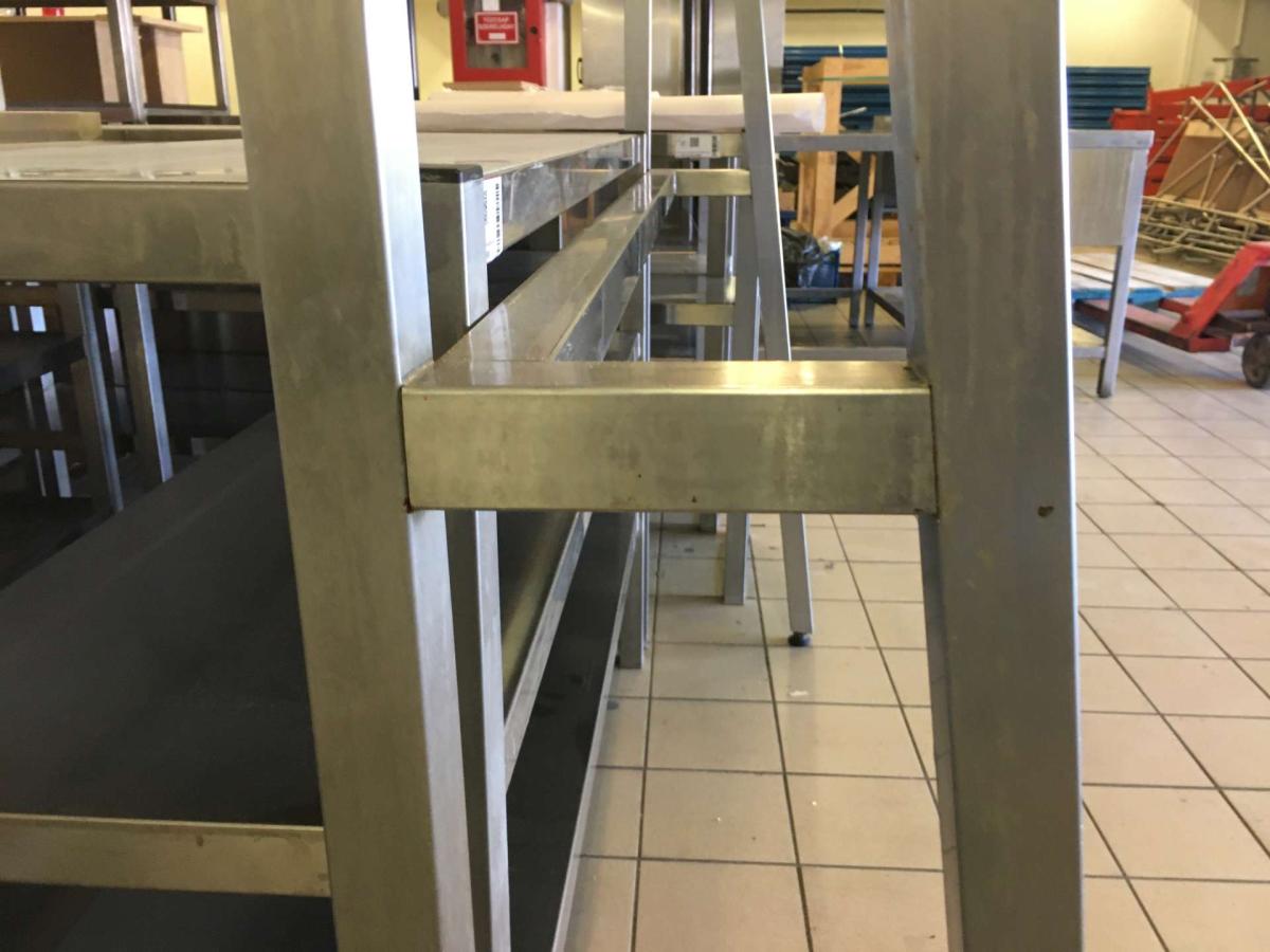 Rozsdamentes öntartó rénvas különböző mértekben – termékfotó 45° nézet