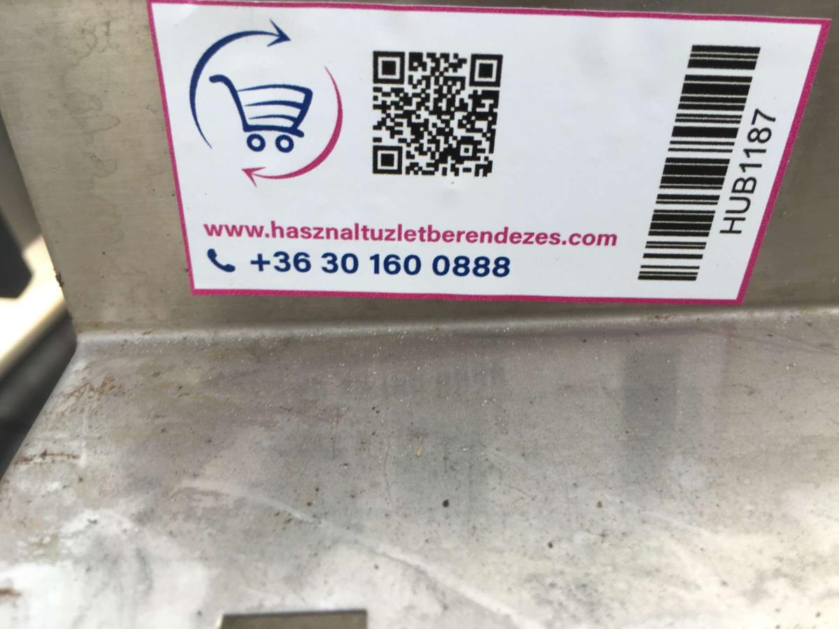 Rozsdamentes konzolos, perforált falipolc, 140*30 – termékfotó jobb oldalról