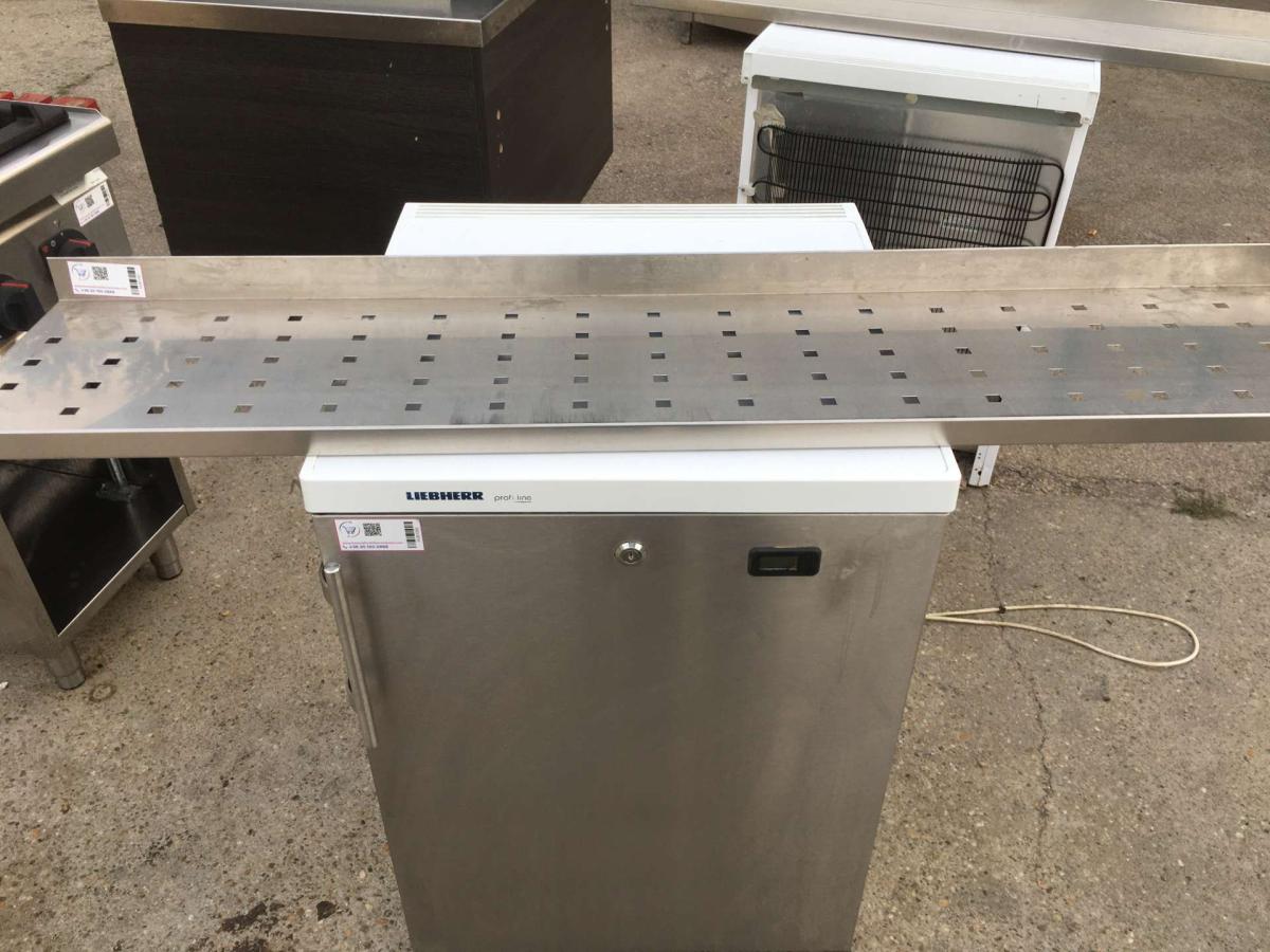 Rozsdamentes konzolos, perforált falipolc, 140*30 – termékfotó hátulról