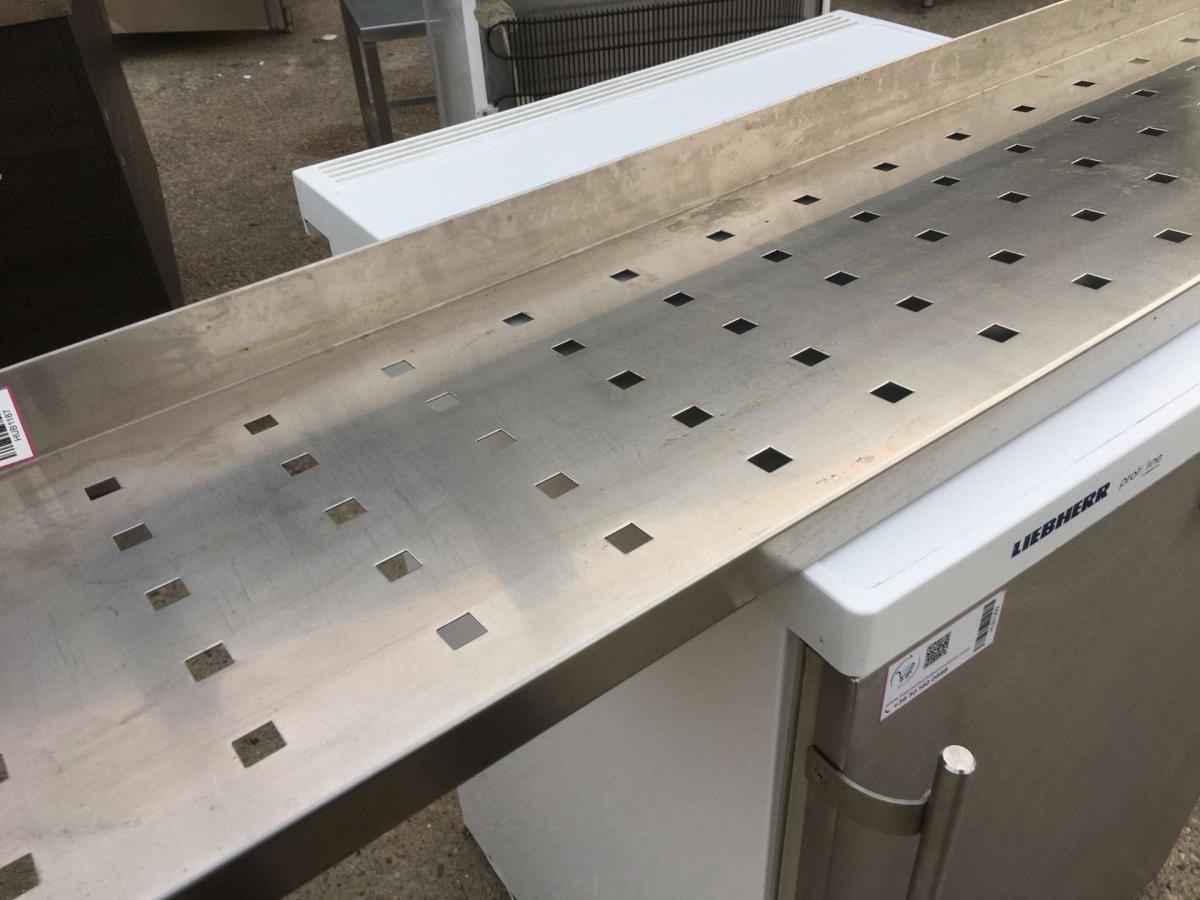 Rozsdamentes konzolos, perforált falipolc, 140*30 – termékfotó bal oldalról