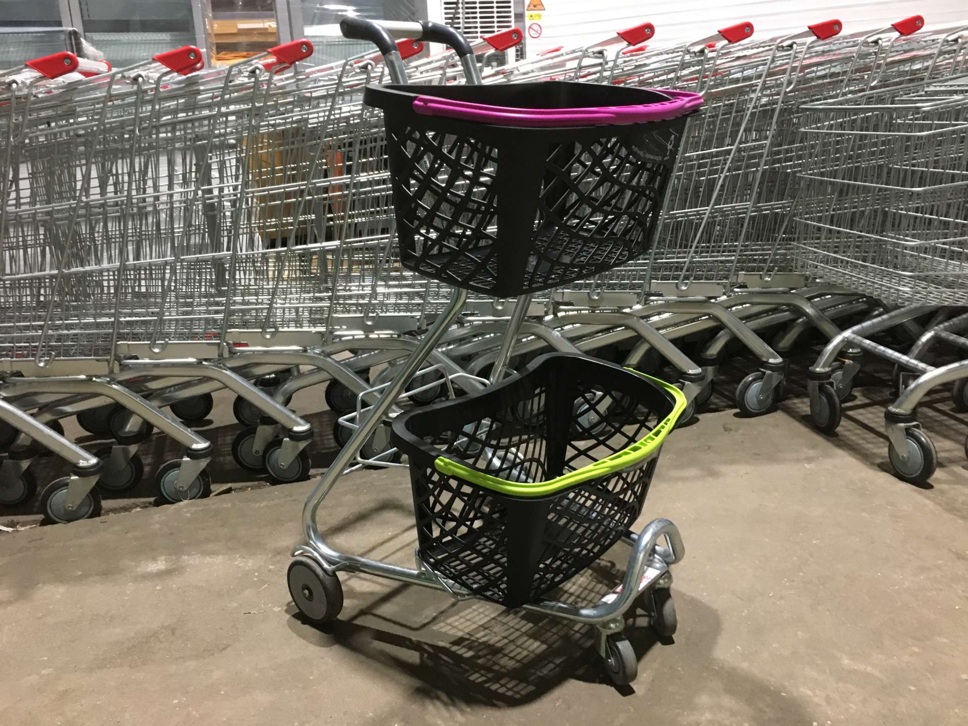 Új, vagy újszerű Wanzl Pick Up GT R 26 kocsi 2 darab kosárral