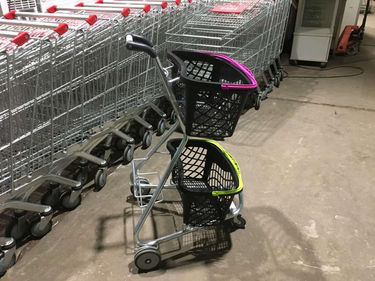 Új, vagy újszerű Wanzl Pick Up GT R 26 kocsi 2 darab kosárral – termékfotó jobb oldalról