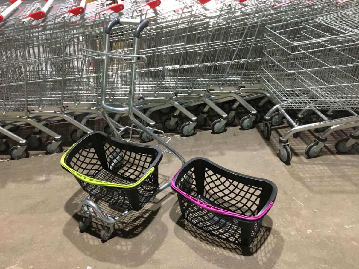 Új, vagy újszerű Wanzl Pick Up GT R 26 kocsi 2 darab kosárral – termékfotó alulnézet