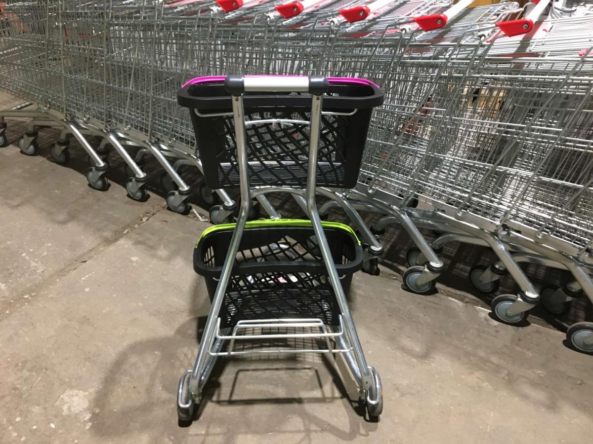 Új, vagy újszerű Wanzl Pick Up GT R 26 kocsi 2 darab kosárral – termékfotó 45° nézet