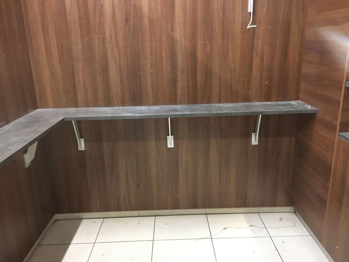 Konzolos szelvénytöltő, elpakoló asztal – termékfotó elölnézet