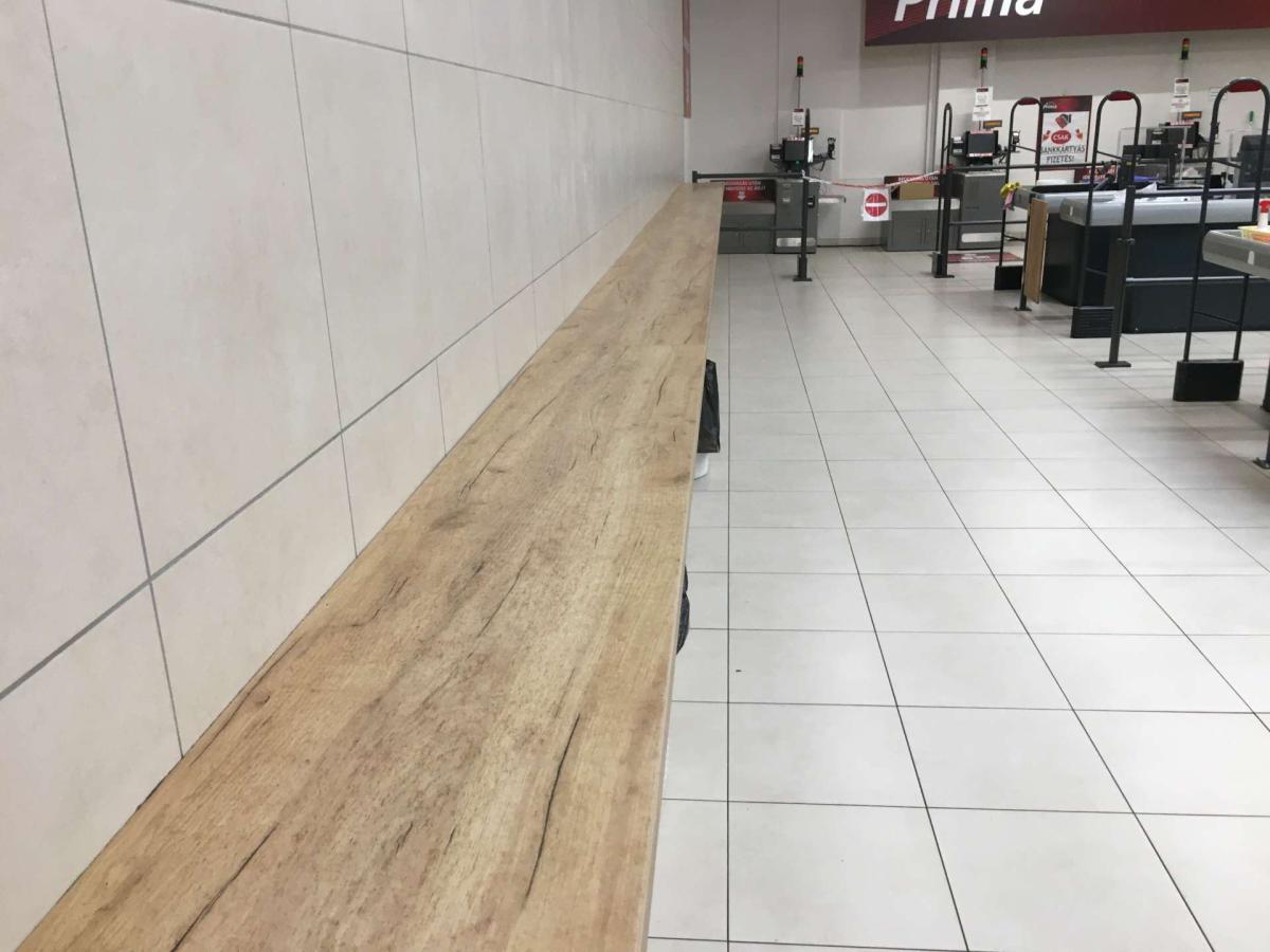 Konzolos elpakoló asztal – termékfotó 45° nézet