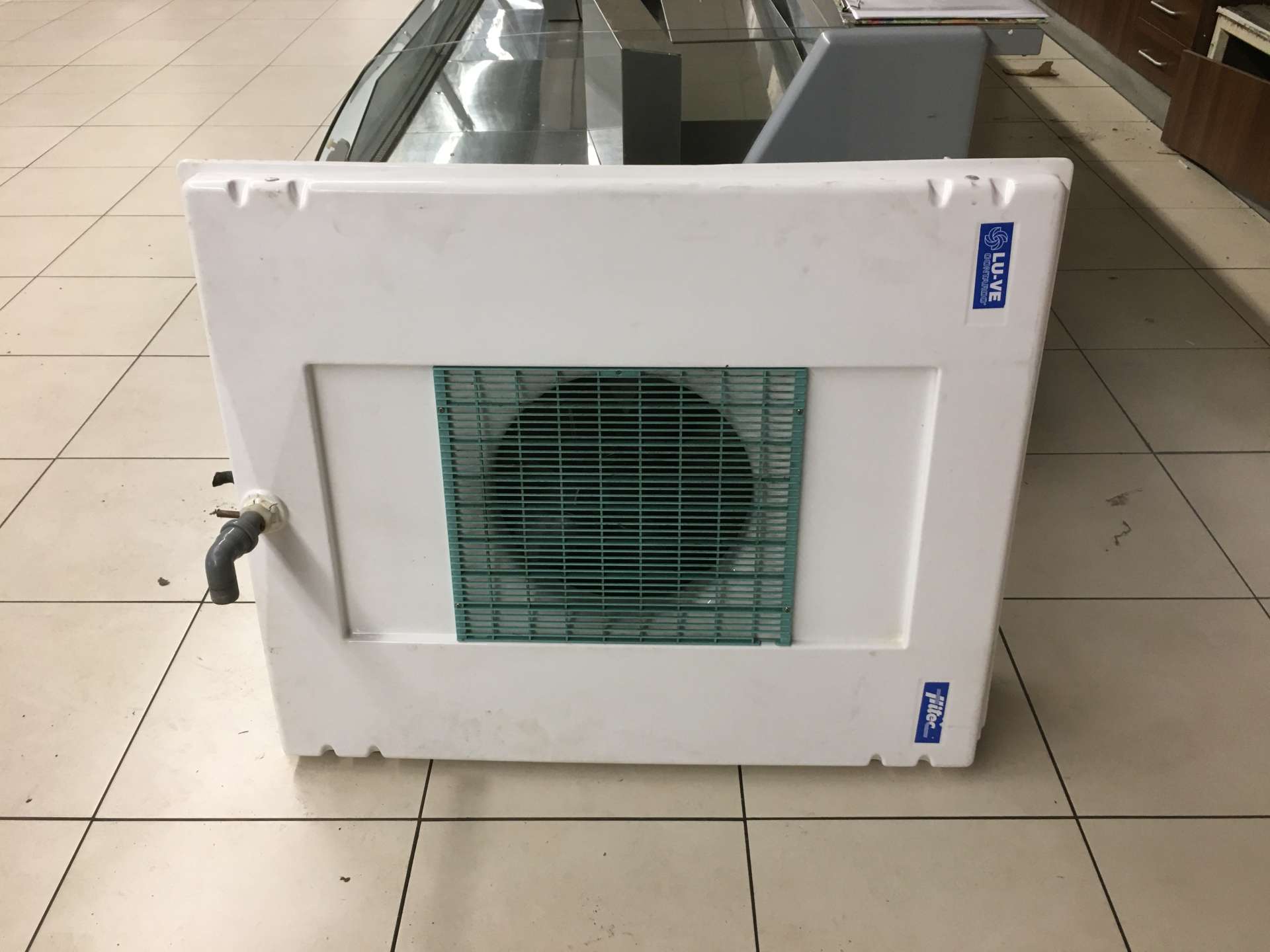 Mennyezeti elpárologtató LU-VE SHDN 53 E 80