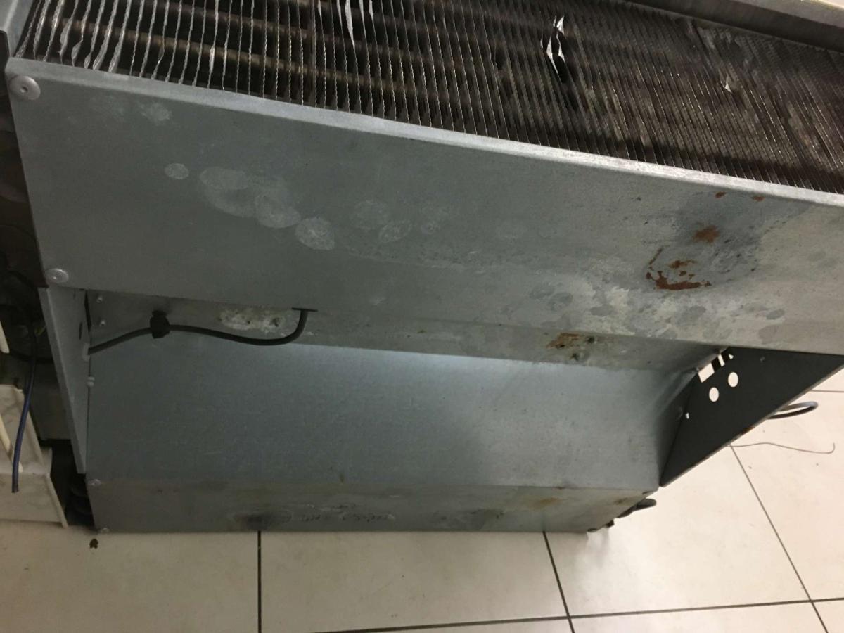 Mennyezeti elpárologtató LU-VE SHDN 53 E 80 – termékfotó hátulról