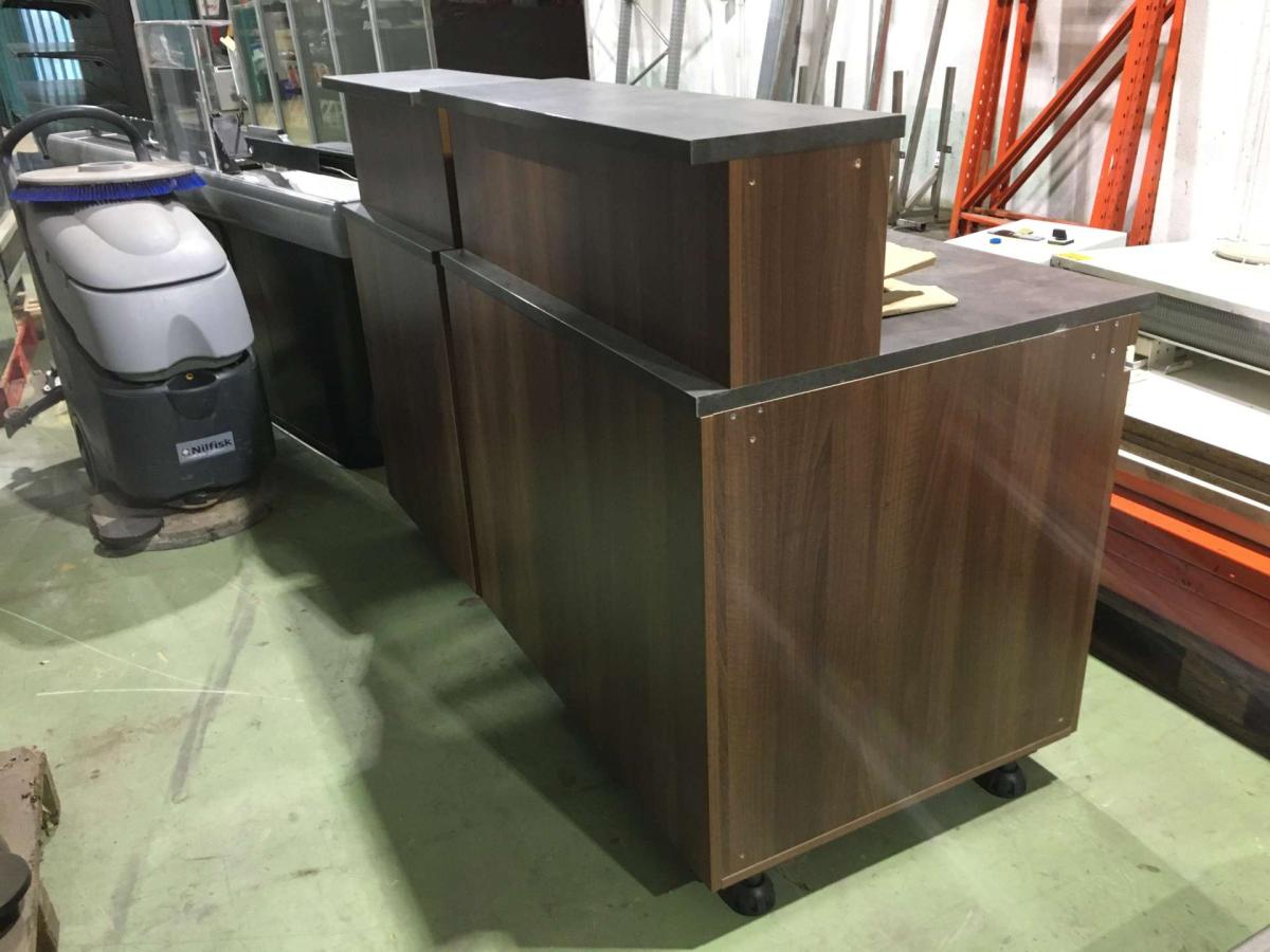 Pult, vagy munkaasztal bútorlapból, több méret – termékfotó hátulról