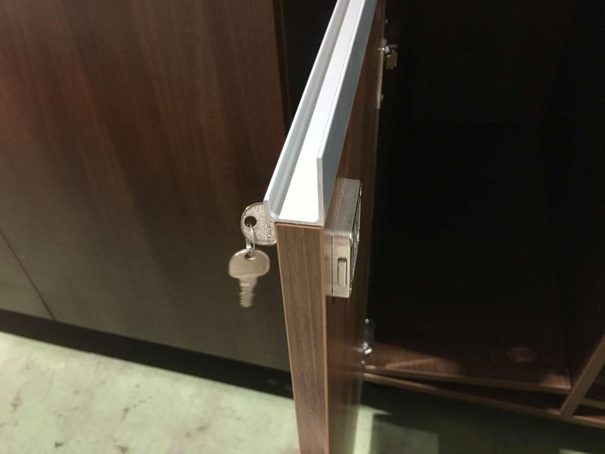 Pult, vagy munkaasztal bútorlapból, több méret – termékfotó csomagolás