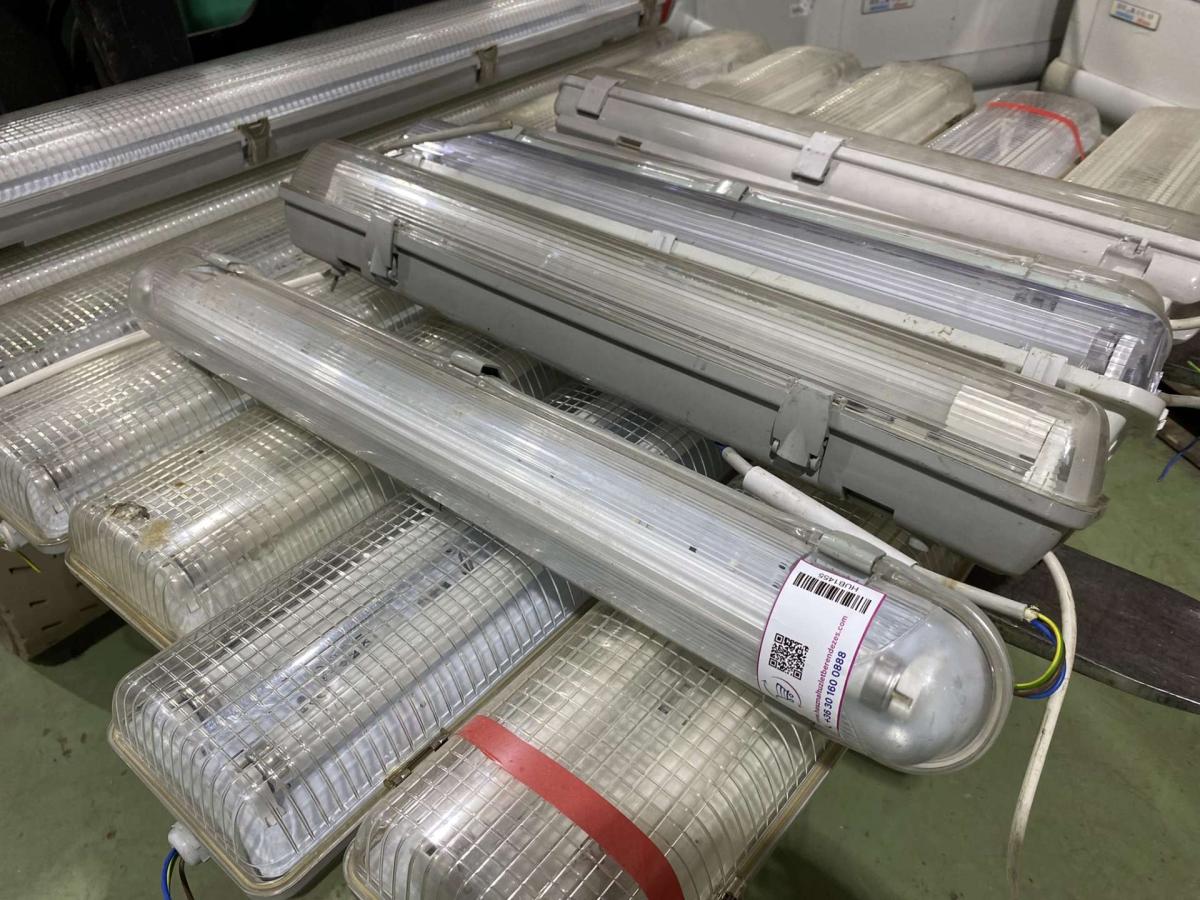 T8 fénycsöves armatúra, lámpatest több méretben – termékfotó elölnézet