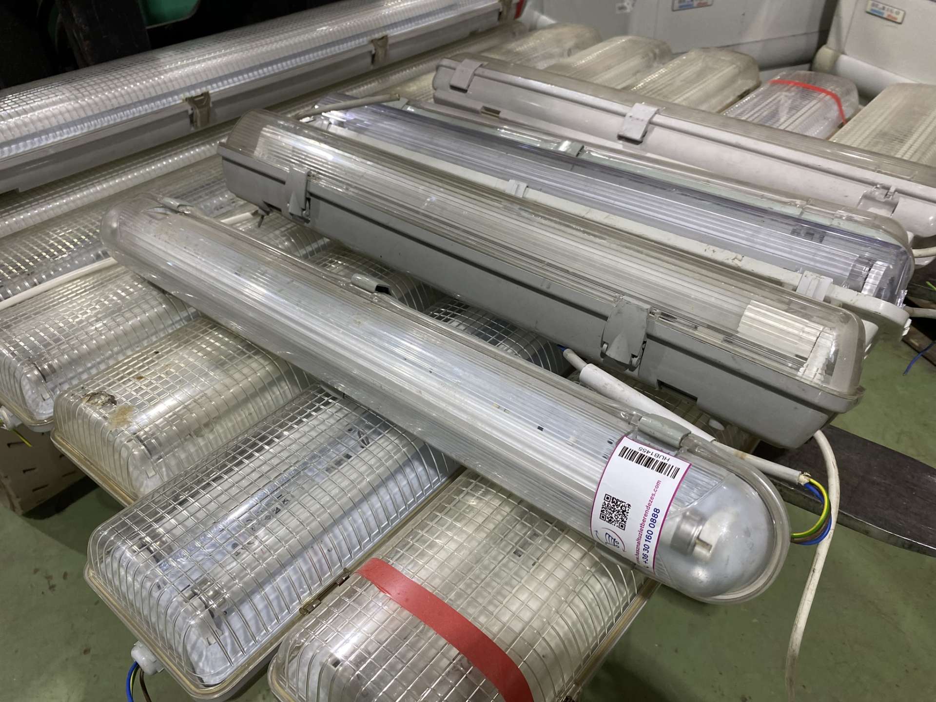 T8 fénycsöves armatúra, lámpatest több méretben