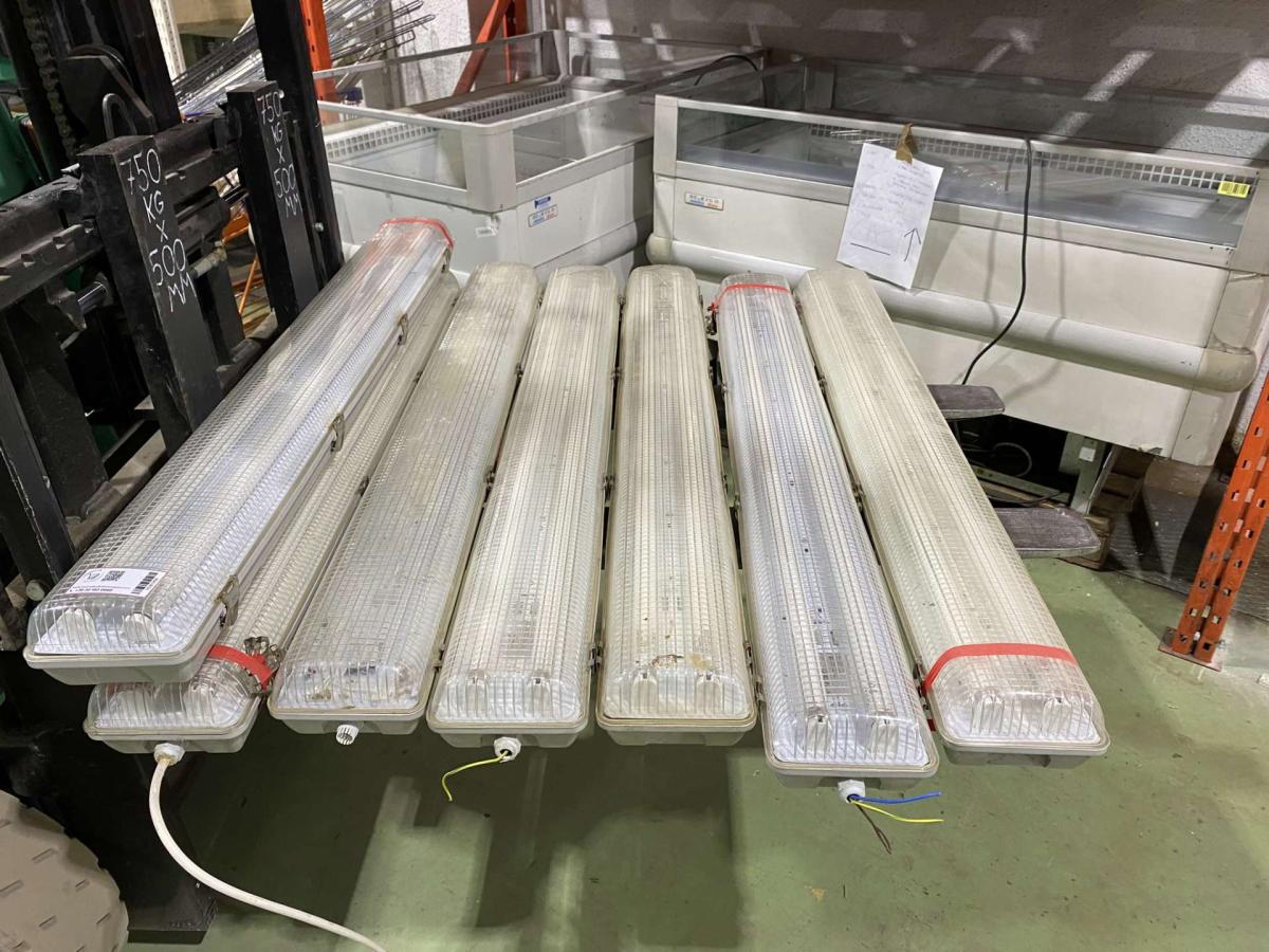 T8 fénycsöves armatúra, lámpatest több méretben – termékfotó bal oldalról