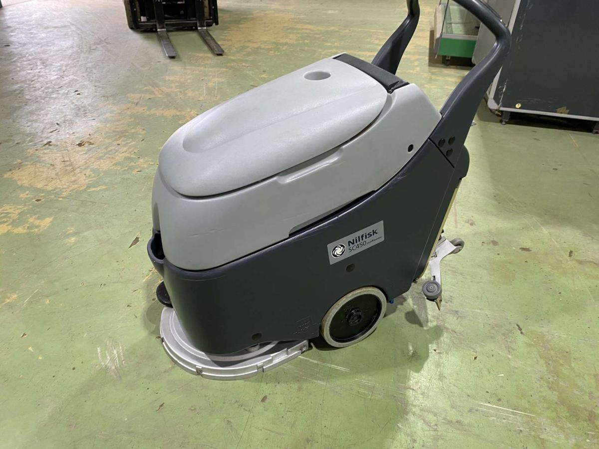 NILFISK SC450 53 B padlótisztító 50%-os akkumlátorral – termékfotó elölnézet
