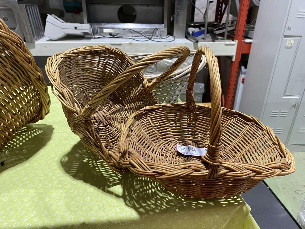 Fonott kosarak, több méretben – termékfotó jobb oldalról