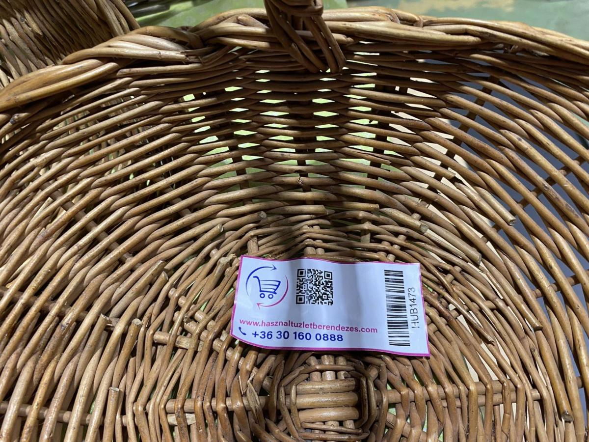 Fonott kosarak, több méretben – termékfotó hátulról