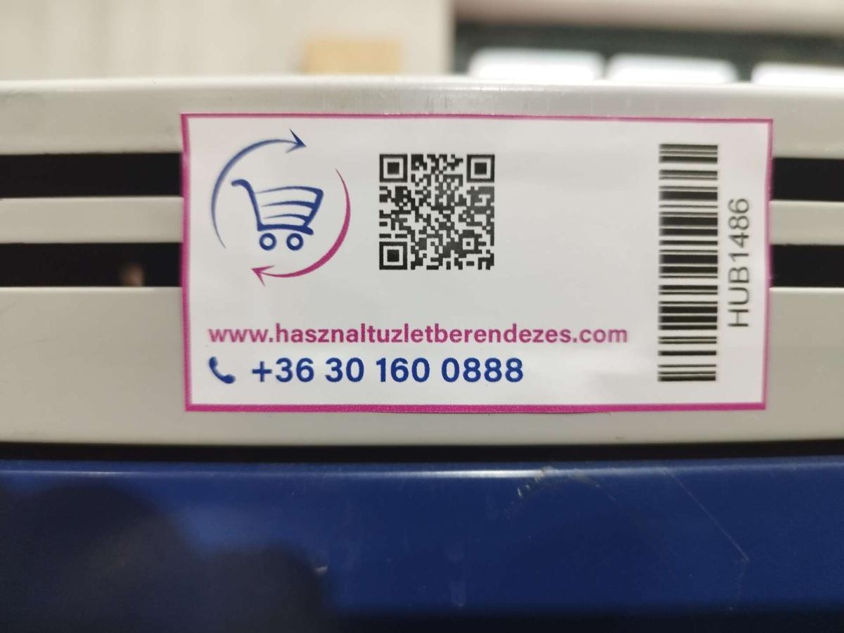 Öltözőszekrény, 3 ajtós, ferde tető – termékfotó alulnézet