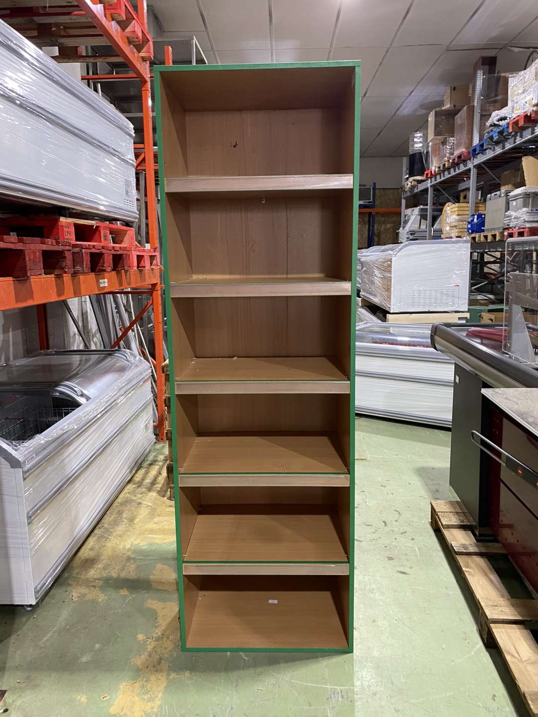 Tároló polc, egyedi oszloptakaráshoz