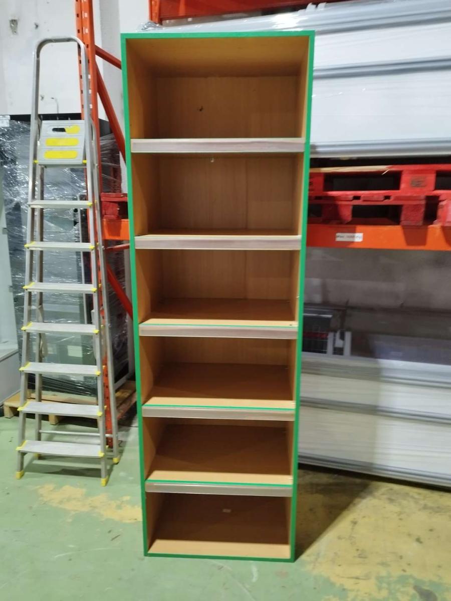 Tároló polc, egyedi oszloptakaráshoz – termékfotó hátulról