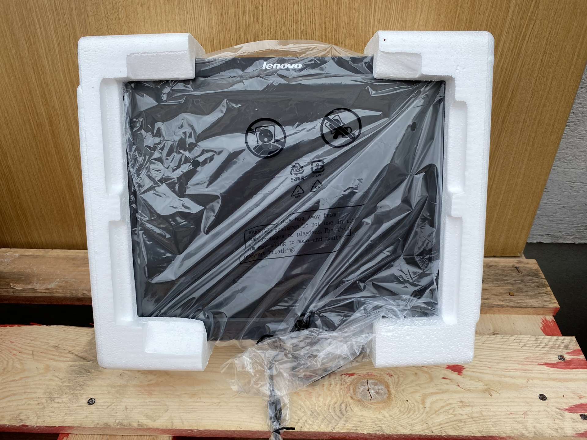 Lenovo Thinkvision L174 TFT monitor