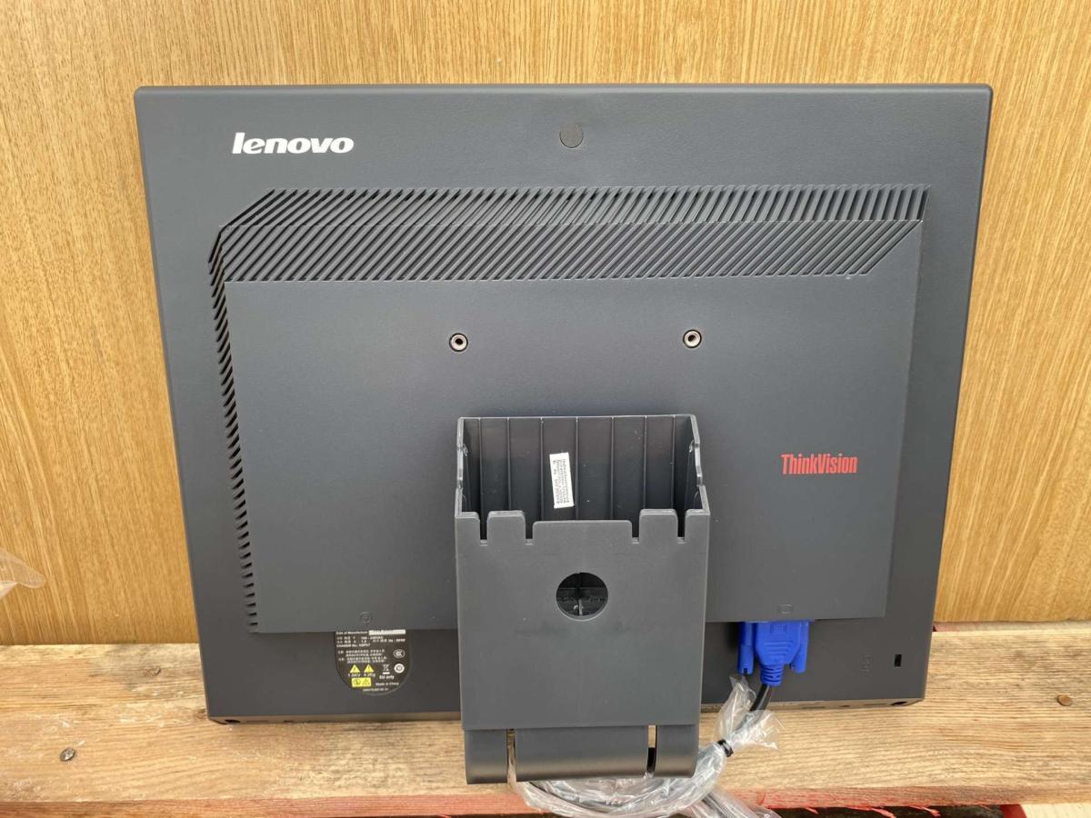 Lenovo Thinkvision L174 TFT monitor – termékfotó alulnézet