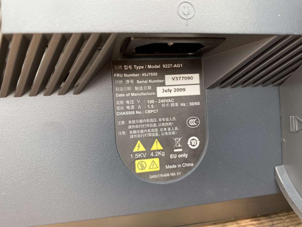 Lenovo Thinkvision L174 TFT monitor – termékfotó 45° nézet