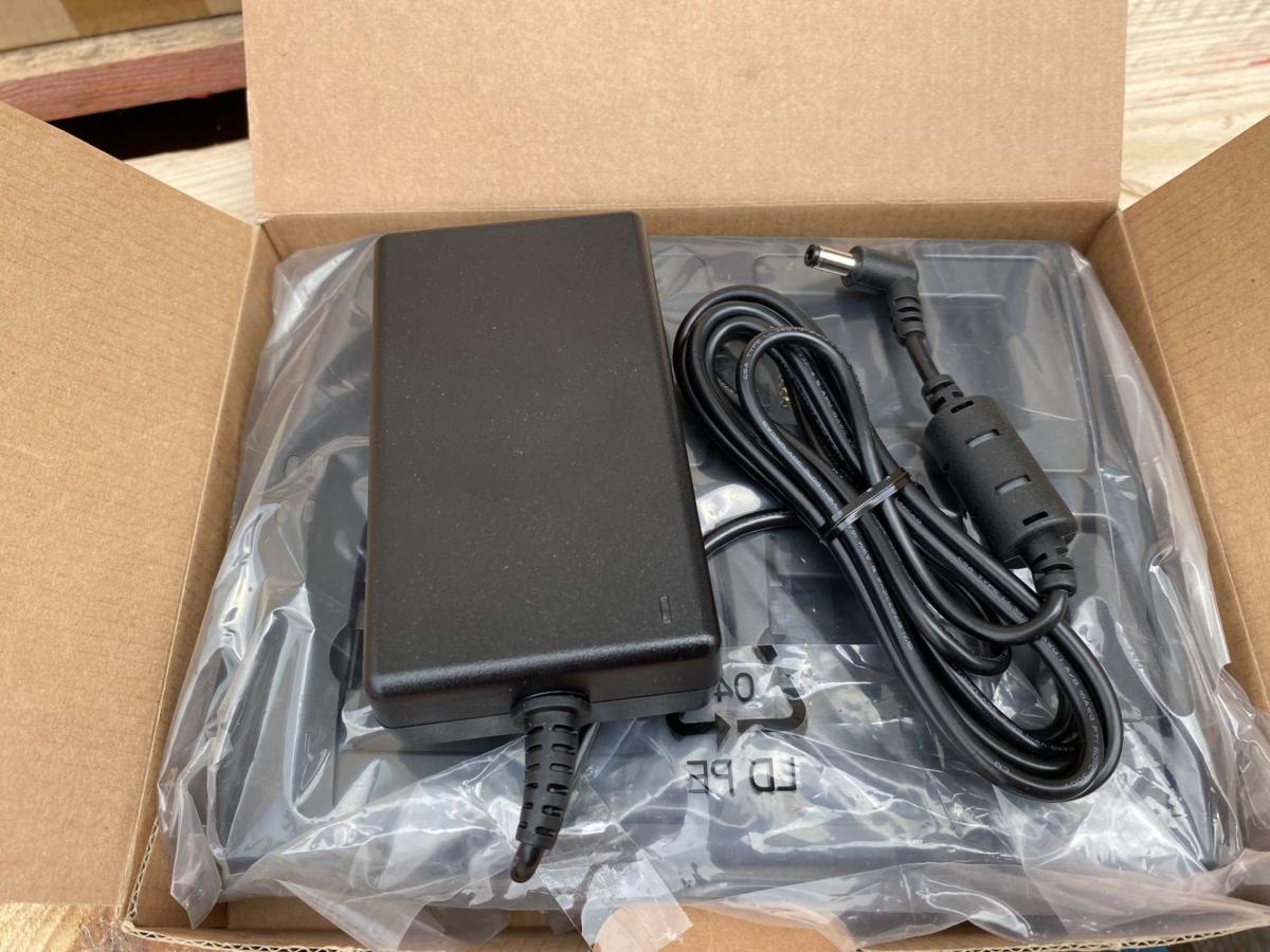 Motorola Symbol akkumlátortöltő SACX000-4000C – termékfotó alulnézet