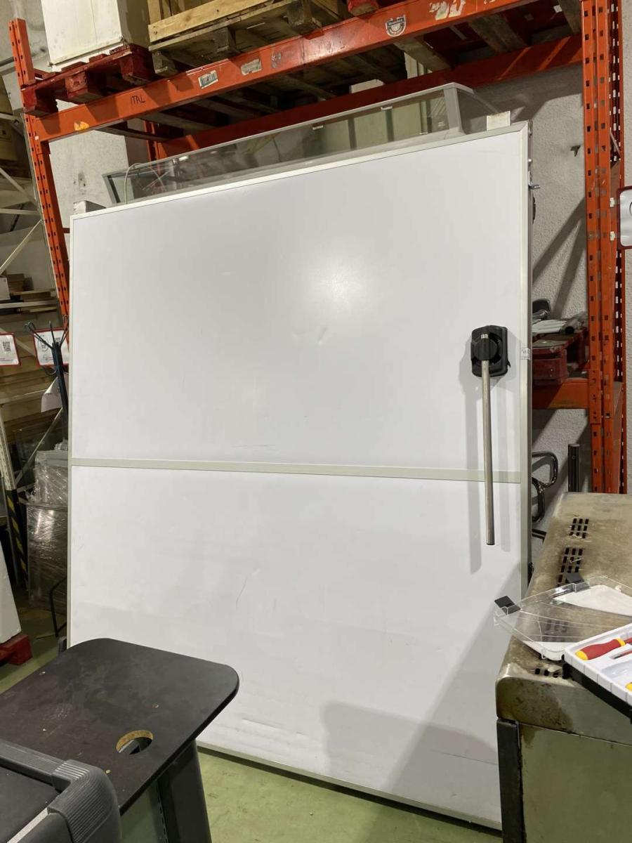 Húzó kamraajtó MIV gyártmány 200*240 – termékfotó jobb oldalról