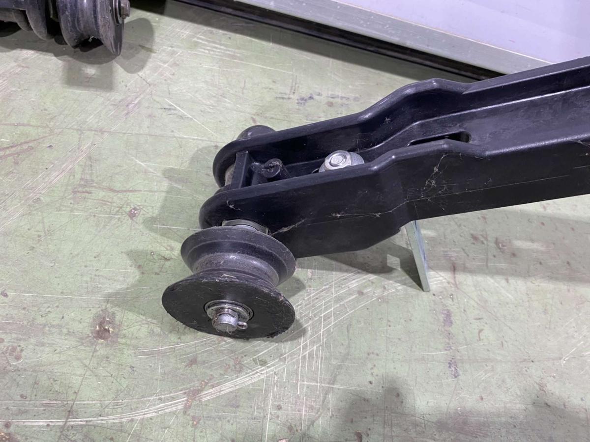 Húzó kamraajtó MIV gyártmány 200*240 – termékfotó alulnézet