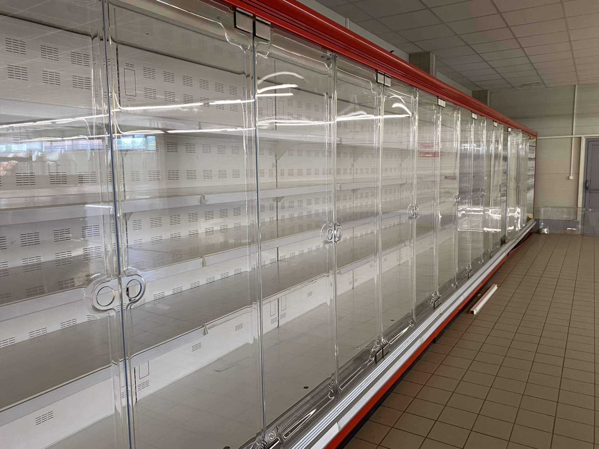 Fali ajtós hűtőregál- hűtőbútor, 10 méter