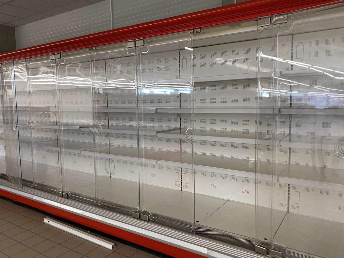 Fali ajtós hűtőregál- hűtőbútor, 10 méter – termékfotó csomagolás