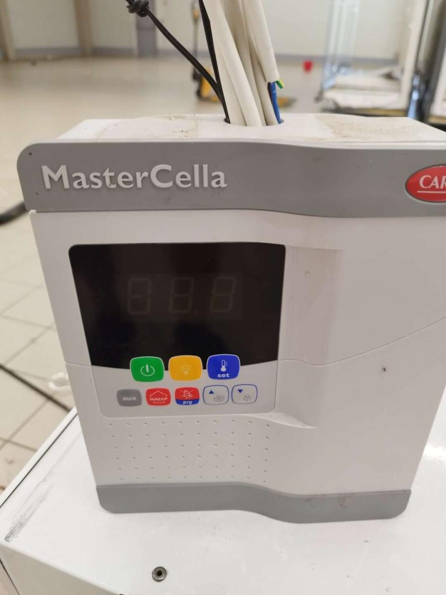 Kamravezérlés, Carel - Mastercella – termékfotó hátulról