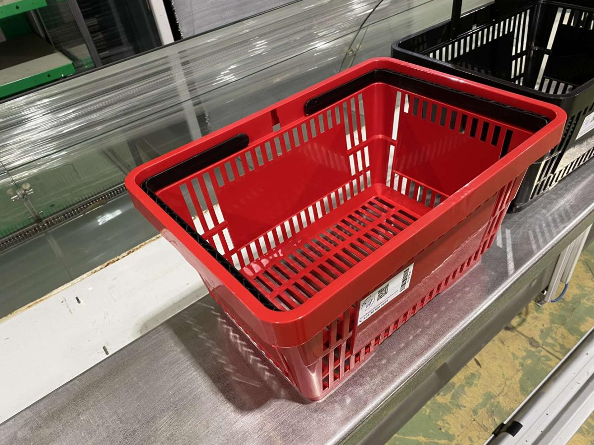 Új bevásárló kosár piros 22 literes – termékfotó jobb oldalról