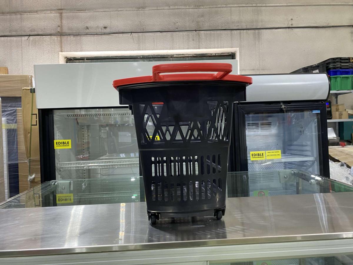 Új bevásárló kosár fekete 28 literes gurulós – termékfotó bal oldalról