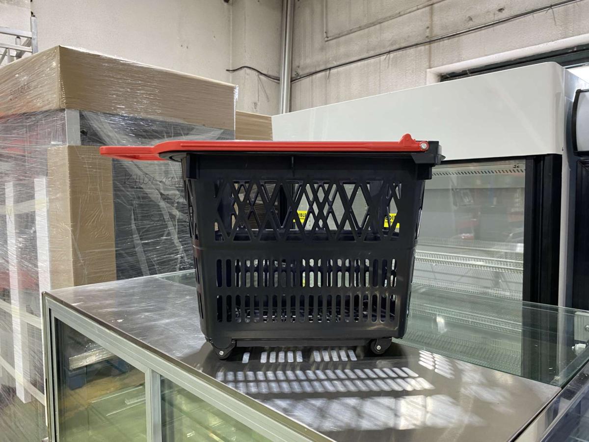 Új bevásárló kosár fekete 28 literes gurulós – termékfotó 45° nézet