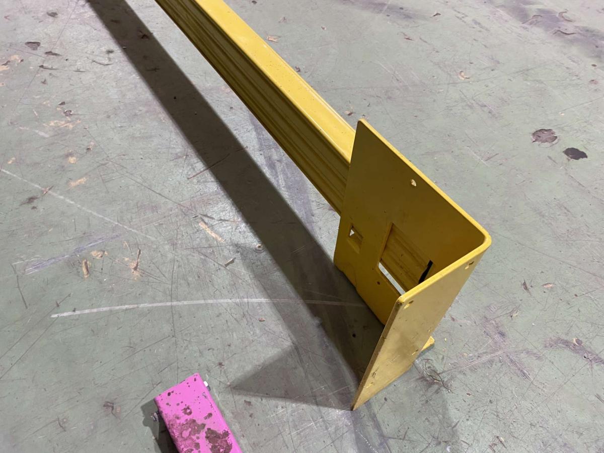 Ütköző sín, tartóbakkal – termékfotó felülnézet