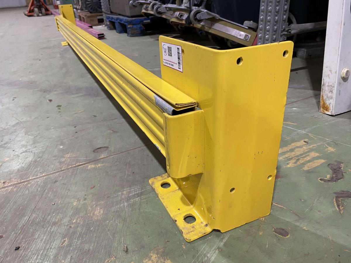 Ütköző sín, tartóbakkal – termékfotó alulnézet