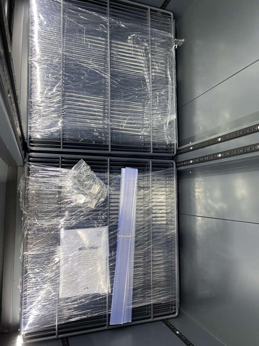 Új ECOCOLD KIWI 1270 2D beépített aggregátoros hűtő (+) – termékfotó jobb oldalról