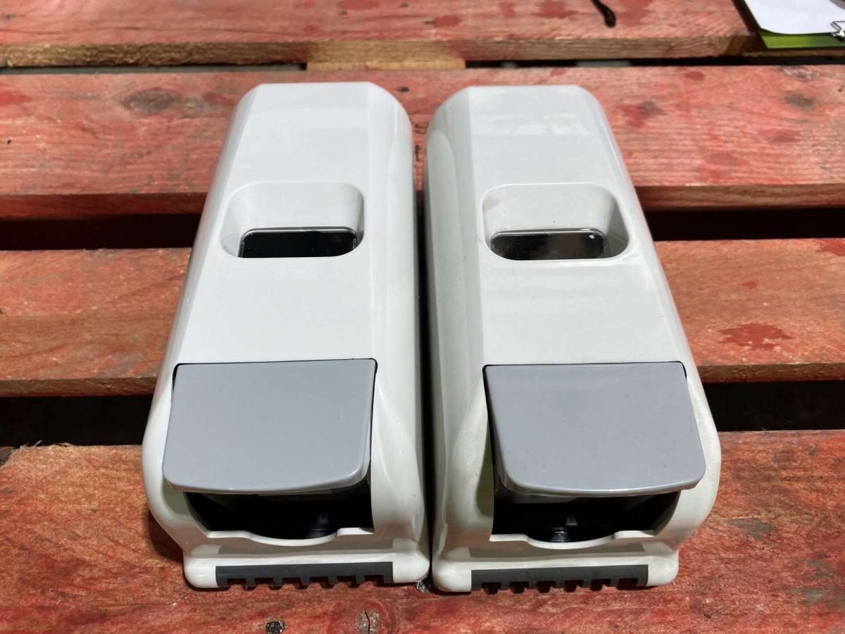 Folyékony szappanadagoló ÚJ! – termékfotó elölnézet