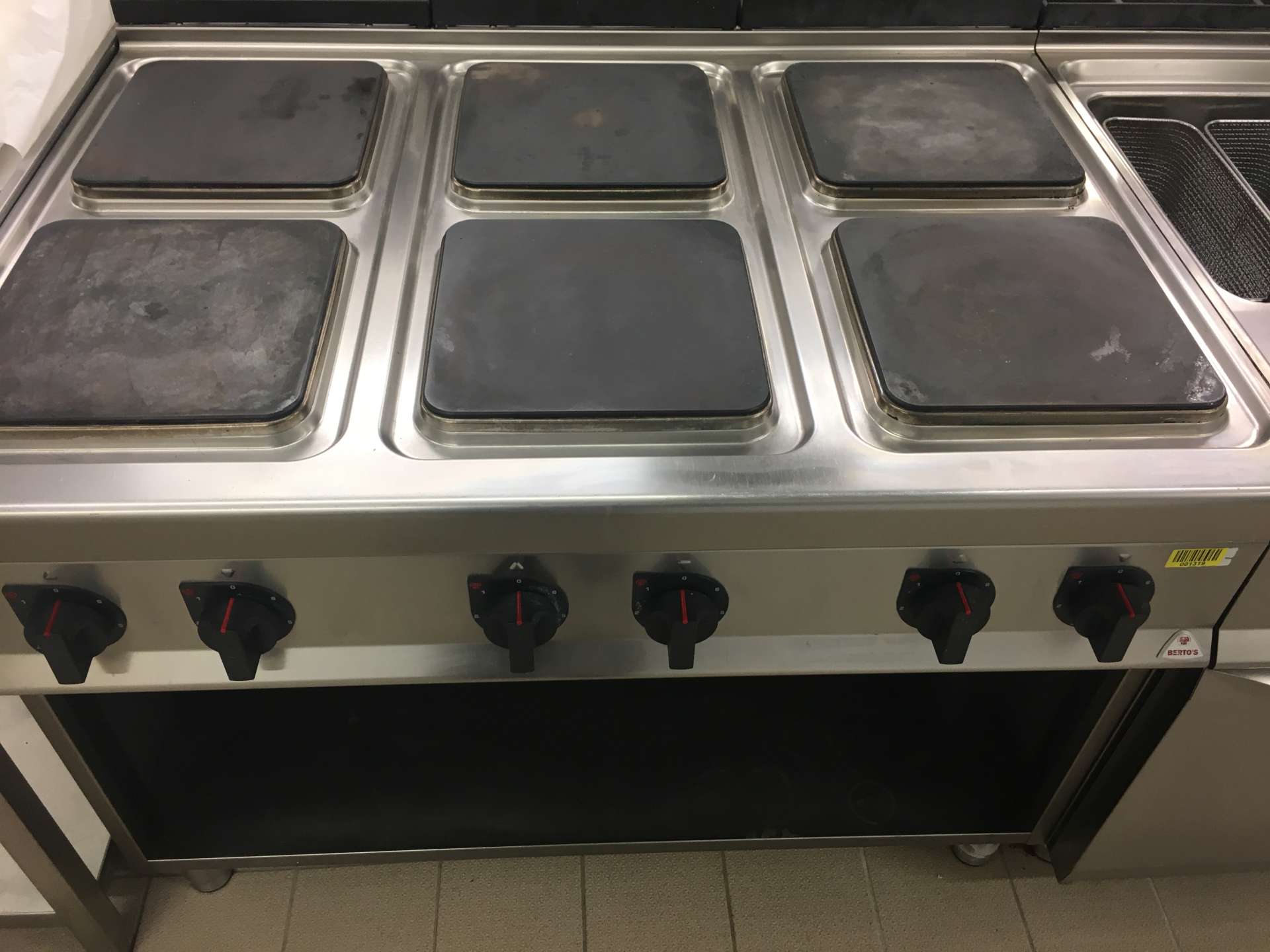 Bertos E9PQ6M 6 lapos elektromos tűzhely feltöltőcsappal